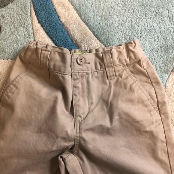 Old Navy Straight Khakis size 7 regular. 100% cotton. - Picture 2 of 7